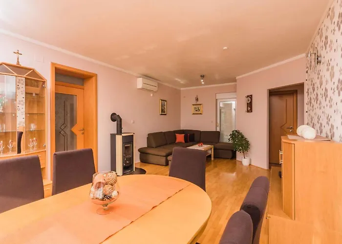 Apartament In 13779