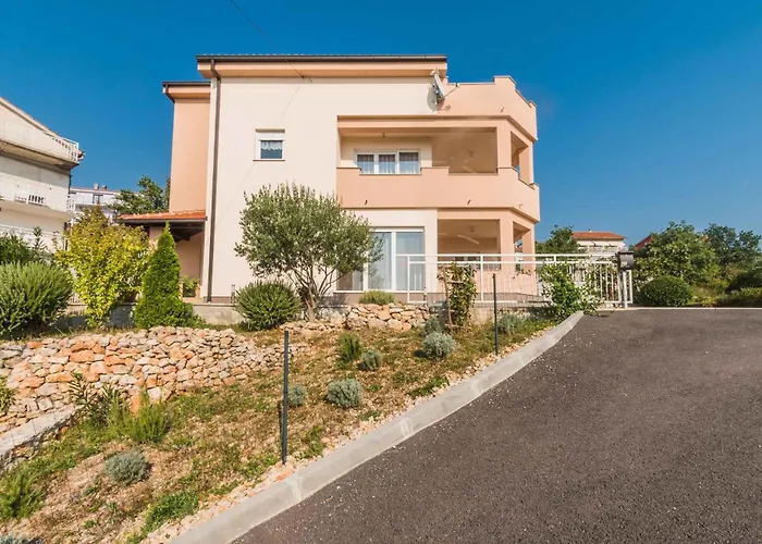 Apartament In 13779